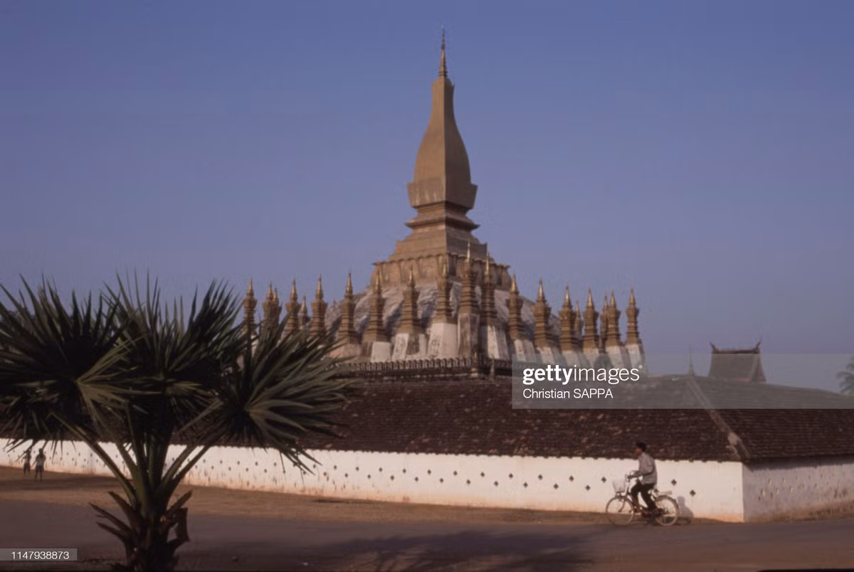 Pha That Luang, công trình Phật giáo được coi là biểu tượng của Lào ở thủ đô Vientiane, năm 1990. Ảnh: Christian Sappa/ Getty Images.