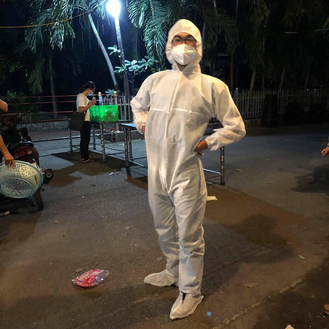 Tinh nguyen vien 17 tuoi dap xe di chong dich-Hinh-2