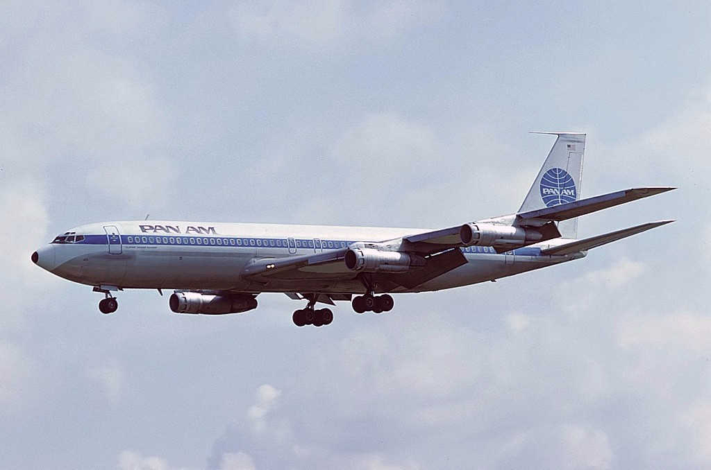 Bắt đầu đi vào hoạt động kể từ năm 1958, Boeing 707 được phát triển nhằm đáp ứng nhu cầu của các hãng hàng không (đặc biệt là Pan-American) về một máy bay phản lực xuyên Đại Tây Dương với sức chứa lớn.
