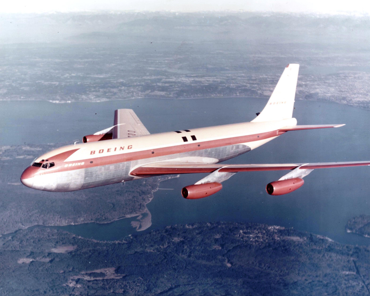 Đến năm 1978, Boeing chính thức chấm dứt sản xuất 707. Các hãng hàng không Mỹ đã bán phần lớn những chiếc 707 còn lại của mình cho các hãng vận tải thế giới thứ ba, một số có giá “rẻ như cho”...