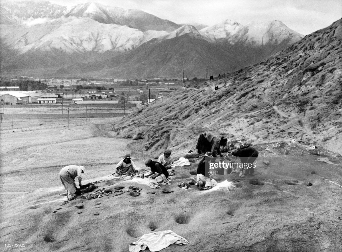 Khung cảnh tại nơi thực hiện nghi thức thiên táng ở ngoại ô Lhasa.