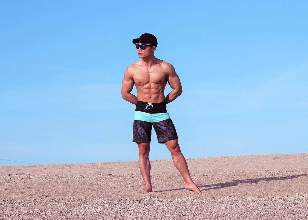 Chang trai Viet 7 nam theo duoi dam me the hinh o Nhat