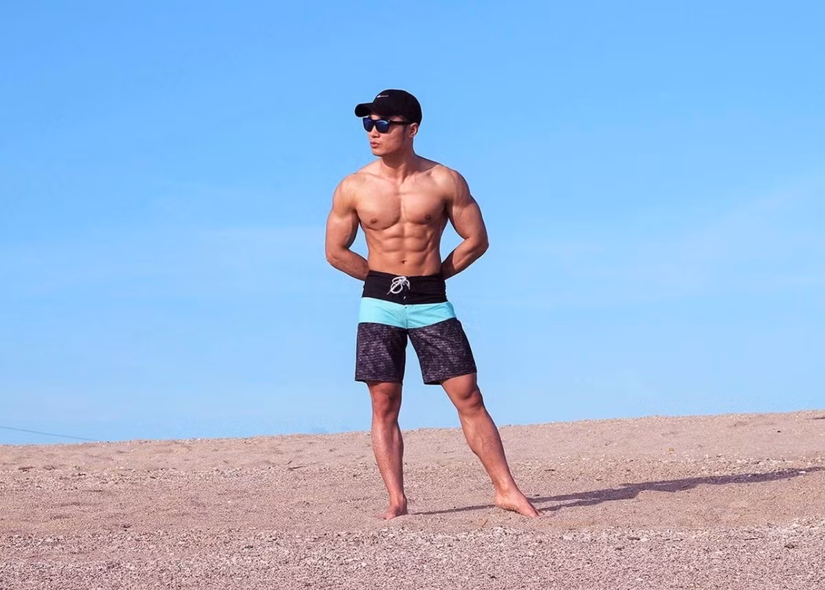 Chang trai Viet 7 nam theo duoi dam me the hinh o Nhat