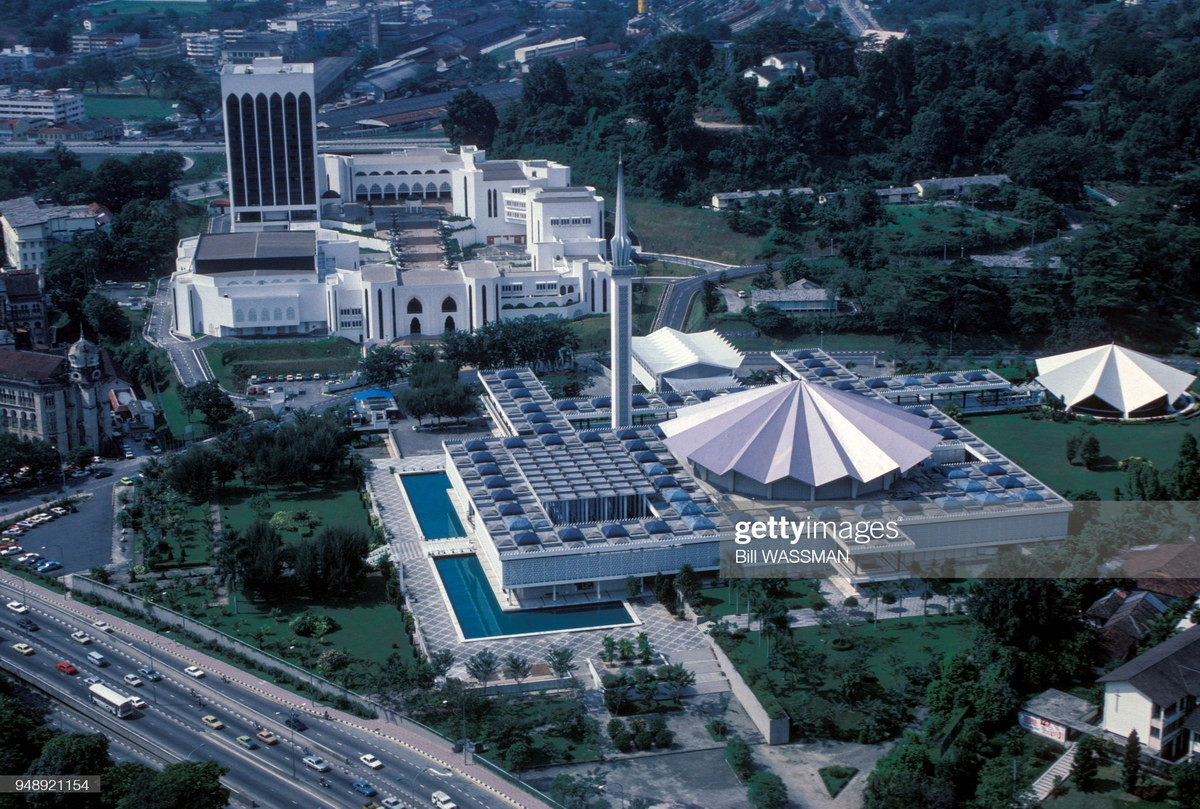 Góc nhìn từ trên cao về nhà thờ Hồi giáo Masjid Negara ở Kuala Lumpur.