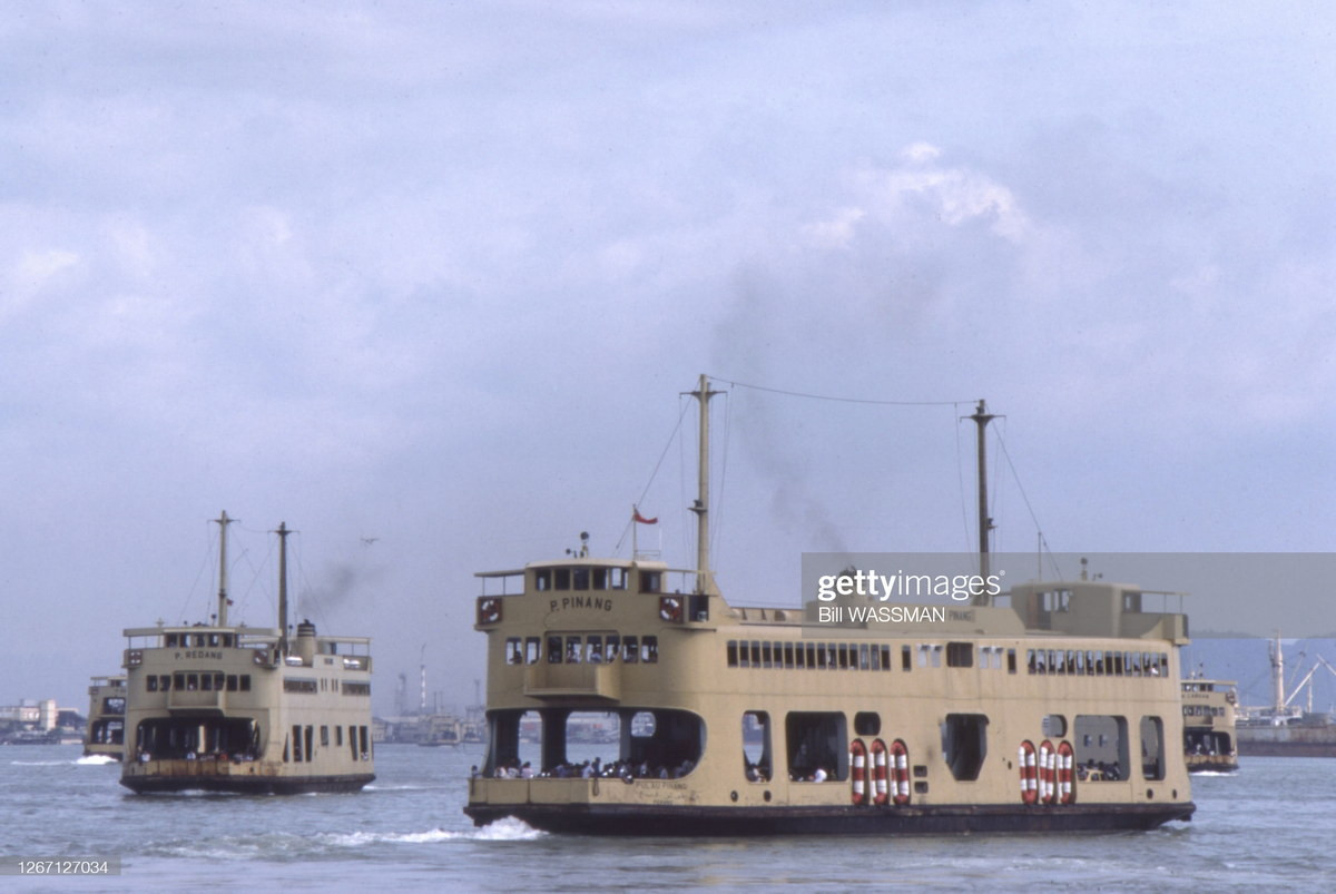 Phà qua eo biển Penang.