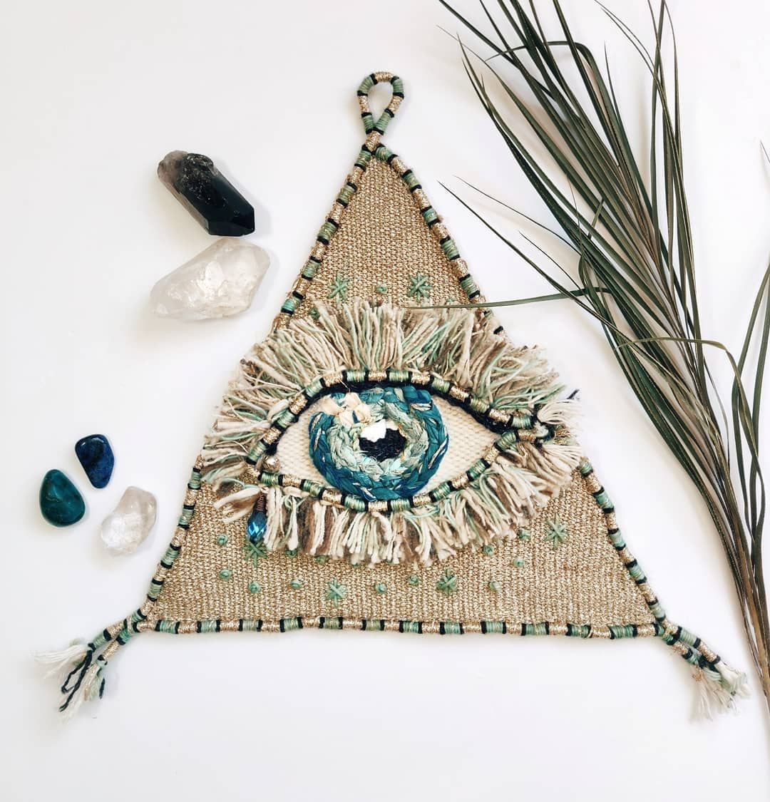 Theo như tên gọi và mục đích sơ khai của nó, Thiên nhãn được tạo ra như một dấu hiệu cho sự chở che đầy yêu thương của Chúa đối với con người.