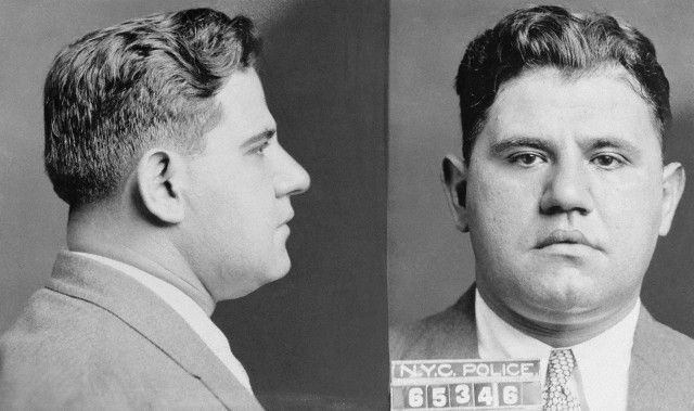 Theo thỏa thuận, ông trùm Lanza đã đồng ý cung cấp thẻ công đoàn cho các nhân viên tình báo để họ hoạt động bí mật tại chợ cũng như trên khoang các đội tàu đánh cá ven biển.