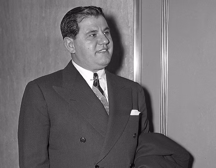 Vào tháng 3/1942, với việc tuyển dụng ông chủ Joseph “Socks” Lanza của Chợ cá Fulton làm đặc vụ, các sĩ quan tình báo Hải quân đã phát động chiến dịch tuyệt mật “Operation Underworld” (Chiến dịch Thế giới ngầm).