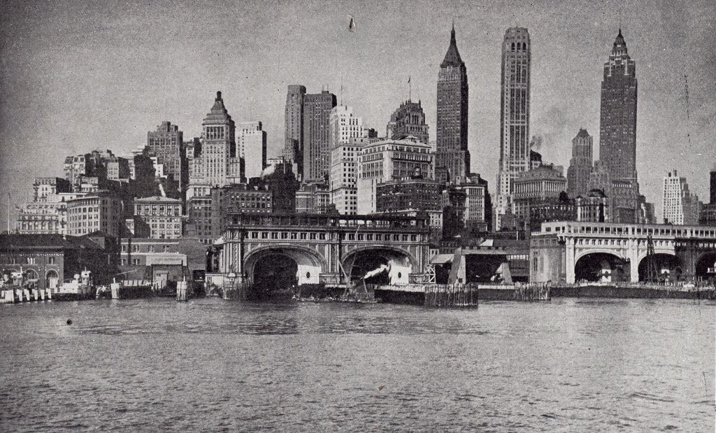 Lo ngại về khả năng gián điệp đối phương hoạt động dọc theo các bờ sông và bờ biển của New York, Văn phòng Tình báo Hải quân Mỹ đã quyết định hợp tác với các băng đảng mafia.