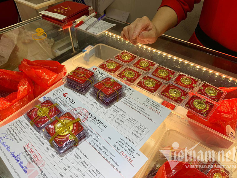 Gia vang hom nay 22/12: Ban thao cuoi nam, giam gia manh