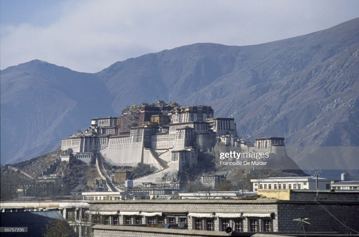 Toàn cảnh cung điện Potala, nơi ở của các Đạt Lai Lạt Ma trong lịch sử.