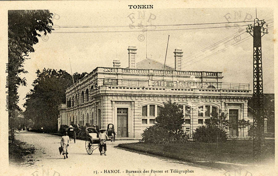 Do chật chội và xuống cấp, từ năm 1910 trở đi, tòa nhà đã được tu sửa và mở rộng nhiều lần.