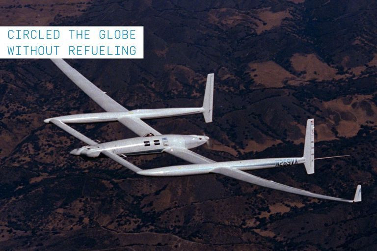 Và ngay hôm đó, sau 8 ngày 4 phút bay liên tục chỉ với một lần nạp nhiên liệu, chiếc máy bay thử nghiệm Voyager đã thực hiện chuyến bay đúng một vòng Trái đất và hạ cánh xuống căn cứ không quân Edwards ở California, Mỹ.