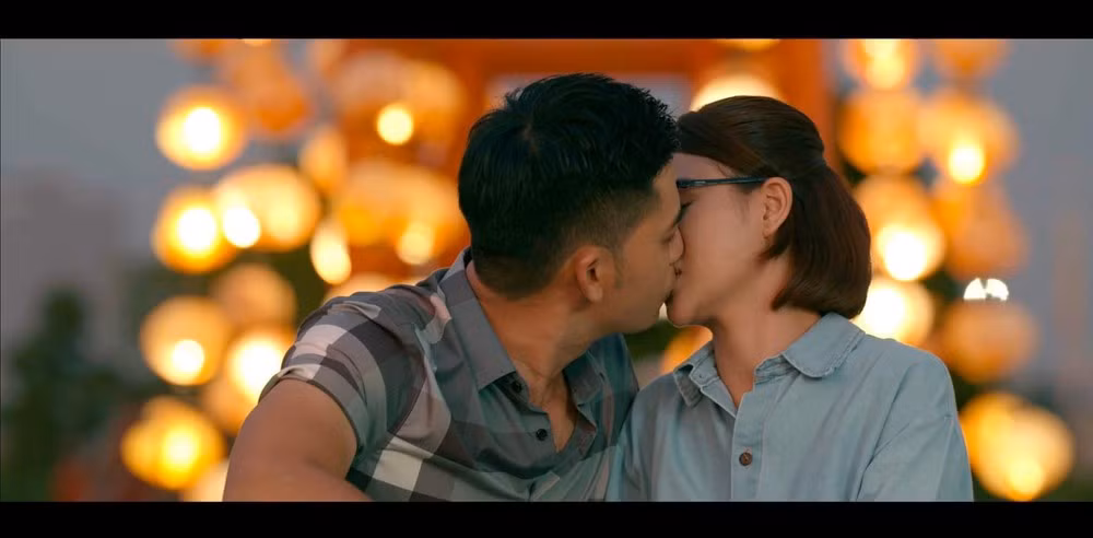 Bao Anh chia se hau truong canh hon 