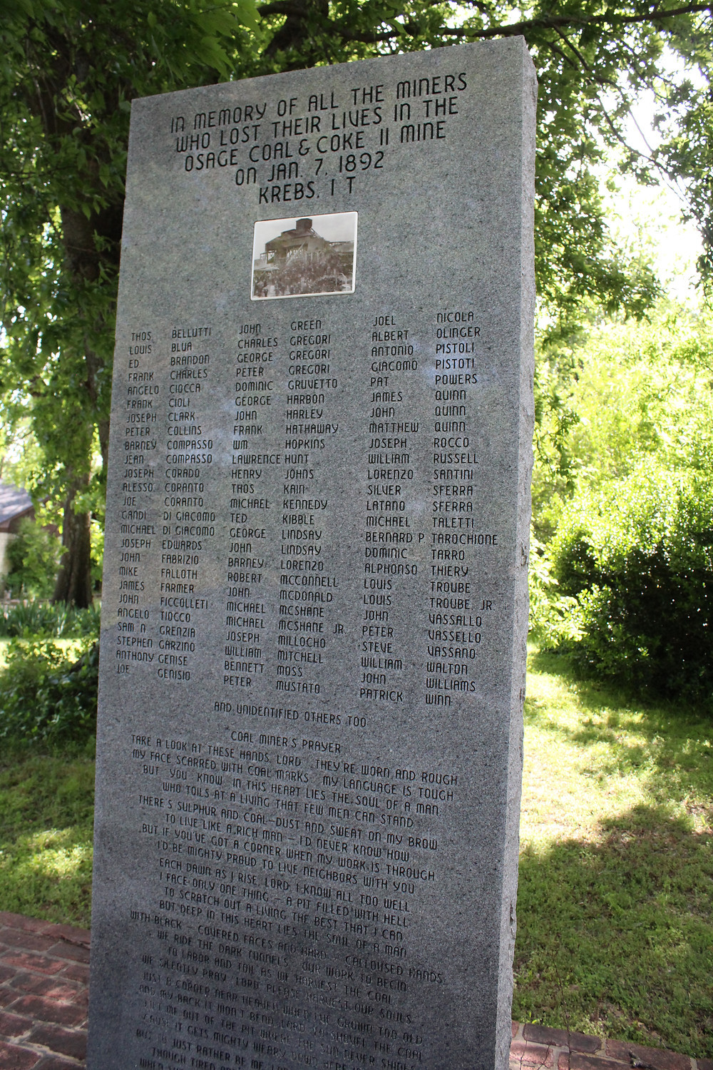 Mãi đến năm 2002, những nạn nhân của thảm họa nổ mỏ than ở Krebs mới được vinh danh bằng một đài tưởng niệm được xây dựng tại khu mỏ cũ.