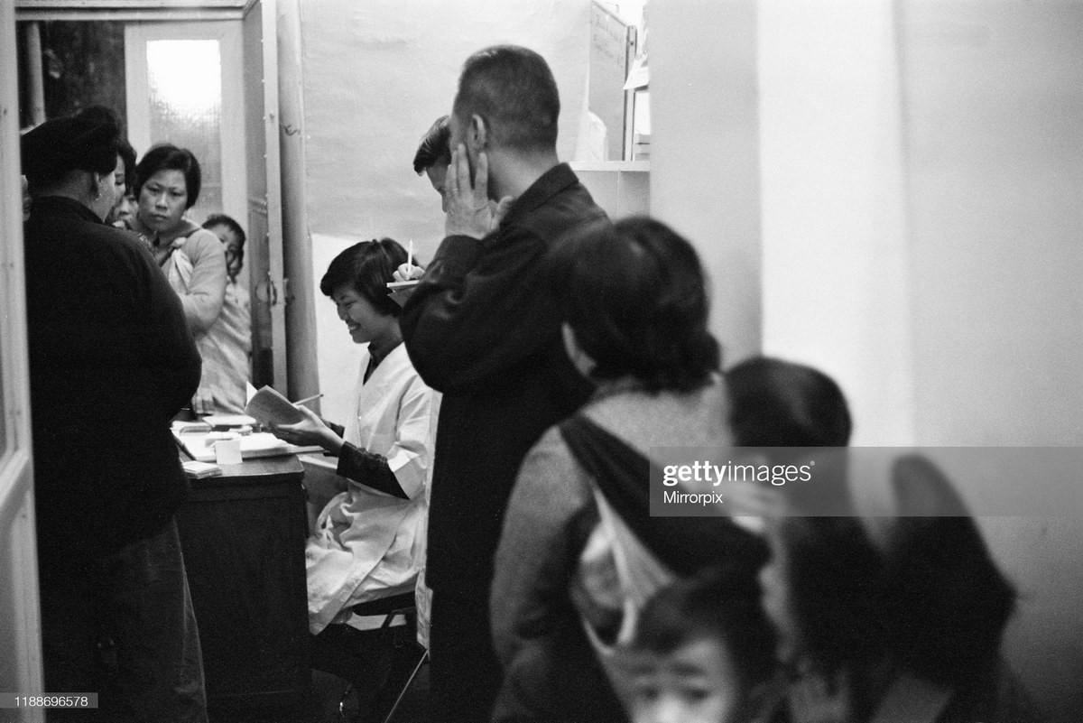 Không có các lựa chọn phúc lợi xã hội để bảo vệ sức khỏe của mình, người lao động tự do chờ đợi để gặp bác sĩ trong phòng khám do một tổ chức từ thiện điều hành.