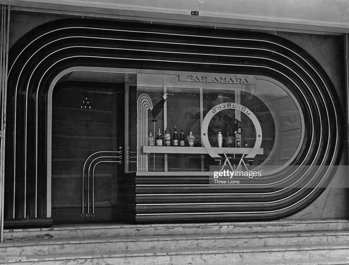 Một quán rượu trên đại lộ Ratchadamnoen.