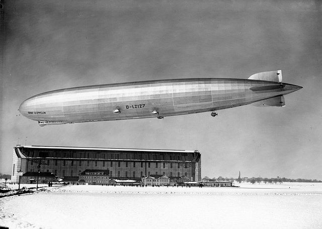 Trên phương diện thiết kế, tính an toàn của khí cầu Zeppelin đã bị đánh đổi lấy kích thước: loại khí cầu khung thép nặng này rất dễ phát nổ, do chúng bay lên nhờ khí hydro có sức nâng lớn nhưng dễ cháy, thay vì khí heli trơ không bắt lửa.