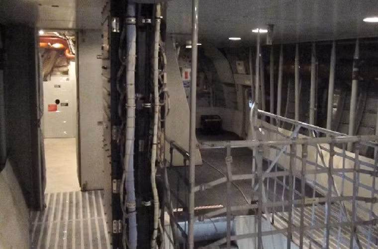 Buồng lái có một modul điều áp và kiểm soát nhiệt độ cân bằng với môi trường tạo điều kiện làm việc tốt nhất cho tổ lái...