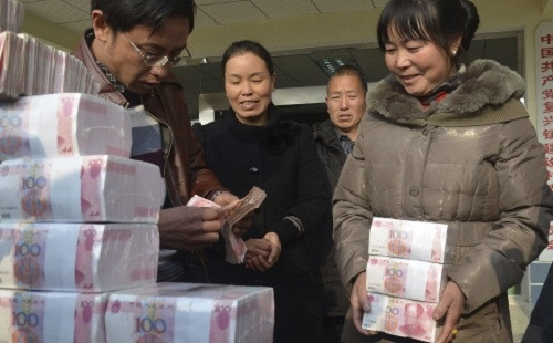 Do xo xem chia thuong Tet bang nui tien-Hinh-2