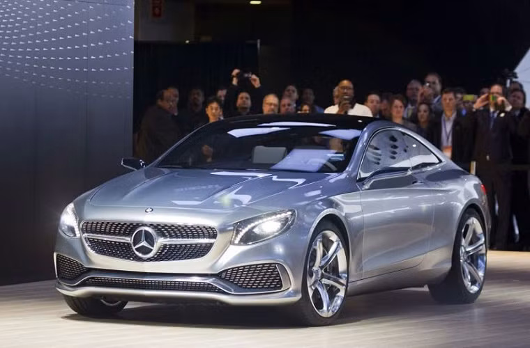 Không thể thiếu được Mercedes khi hãng này tung ra mẫu S-Class Coupe nhắm vào thị trường doanh nhân và người giàu có thích sang trọng.