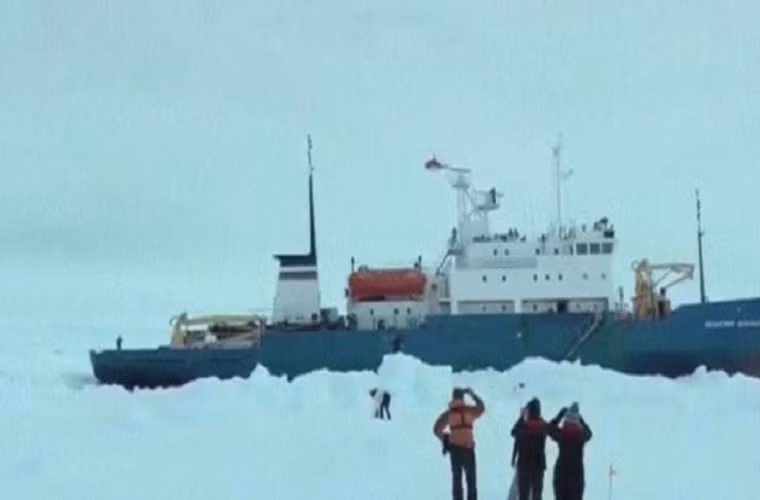 Tuy nhiên mọi công tác cứu hộ tàu Akademik Shokalskiy đều thất bại. Các tàu phá băng vẫn cách xa con tàu mắc cạn đến 18 hải lý.