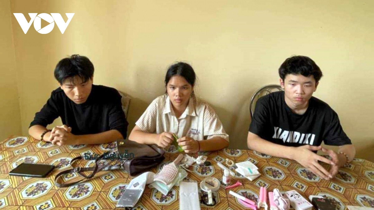 Truy đuổi xe taxi nghi vấn, phát hiện thủ phạm giết tài xế Truy duoi xe taxi nghi van, phat hien thu pham giet tai xe