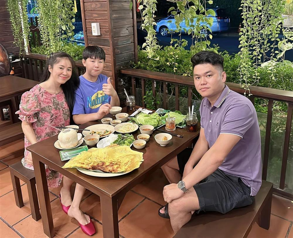 Le Phuong khoe anh con trai, he lo moi quan he voi chong thu 2-Hinh-4
