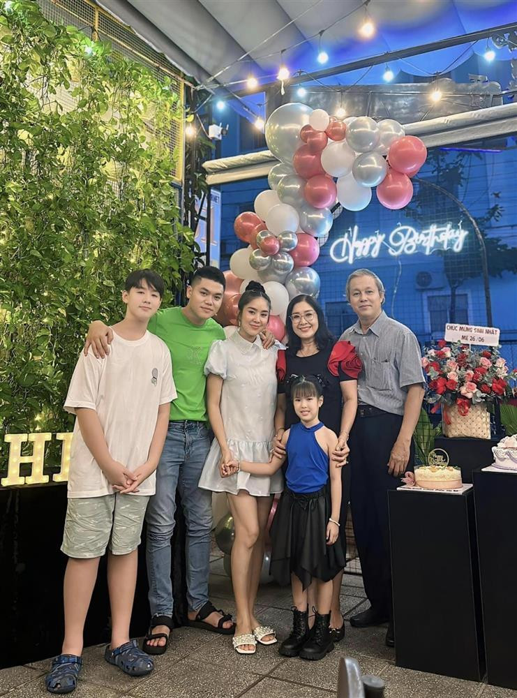 Le Phuong khoe anh con trai, he lo moi quan he voi chong thu 2-Hinh-3