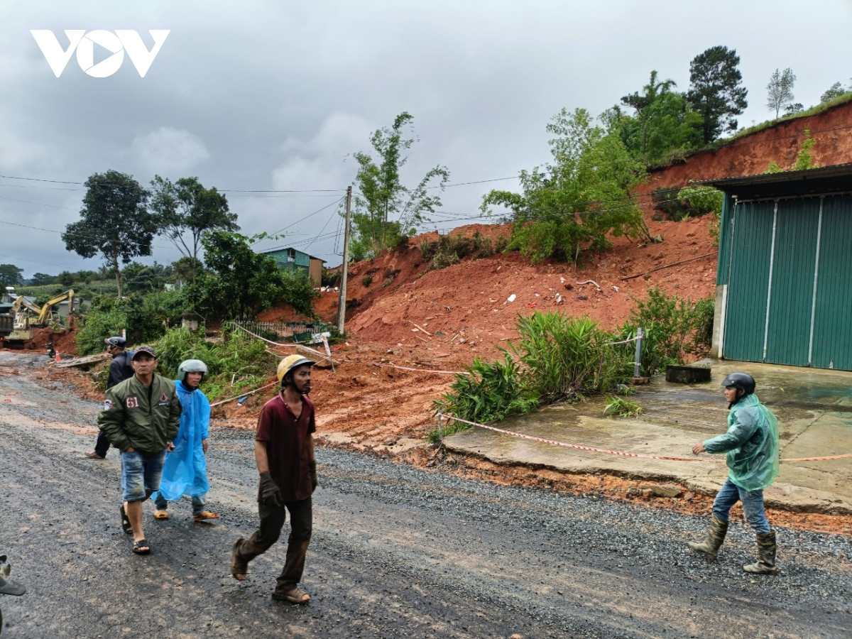 Ngay khi vụ việc xảy ra, lực lượng chức năng lập tức có mặt hiện trường triển khai công tác tìm kiếm cứu nạn.