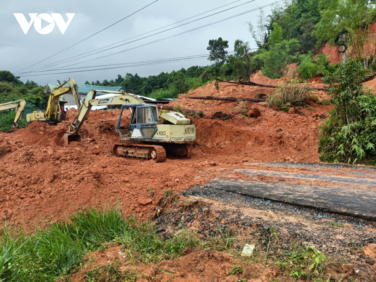 Công tác khắc phục hậu quả đang được tiến hành rất khẩn trương.