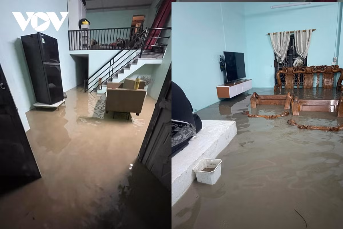 Khu dân cư tại phường Cao Thắng, Hà Khánh (Hạ Long) bị nước ngập vào nhà khiến các gia đình phải di chuyển đồ đạc lên các vị trí cao