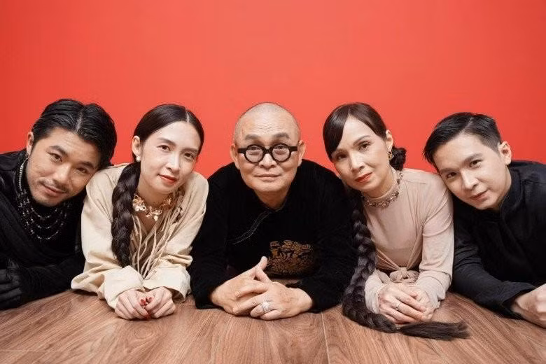 Xuan Hinh khoe anh gia dinh, nhan sac ba xa nhan ‘mua’ loi khen-Hinh-2