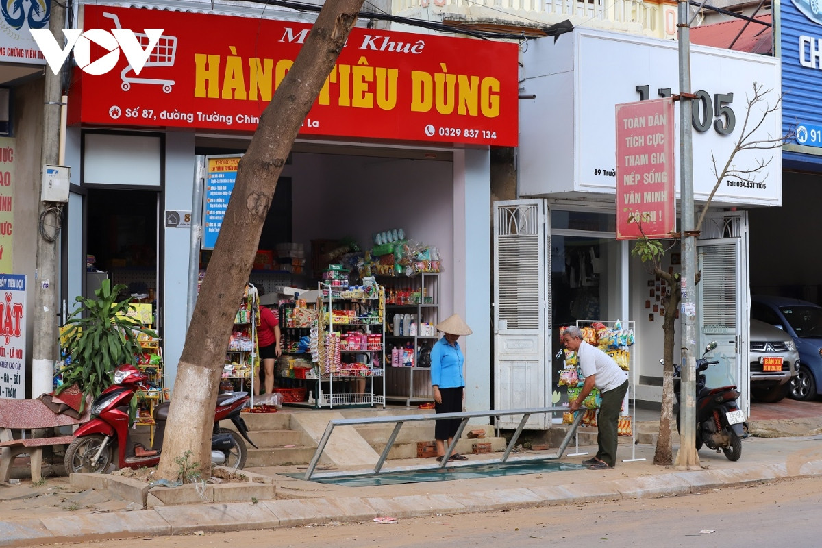 Để chủ động phòng chống mưa lũ, các hộ dân trên địa bàn thành phố Sơn La đã triển khai nhiều phương án.