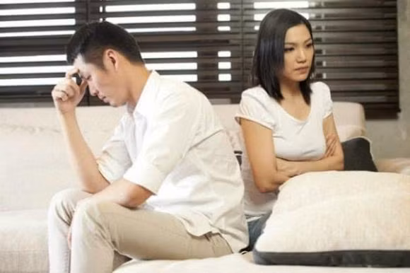 Bo dui vao tay cho vo toi tui vang khien co ay bat khoc