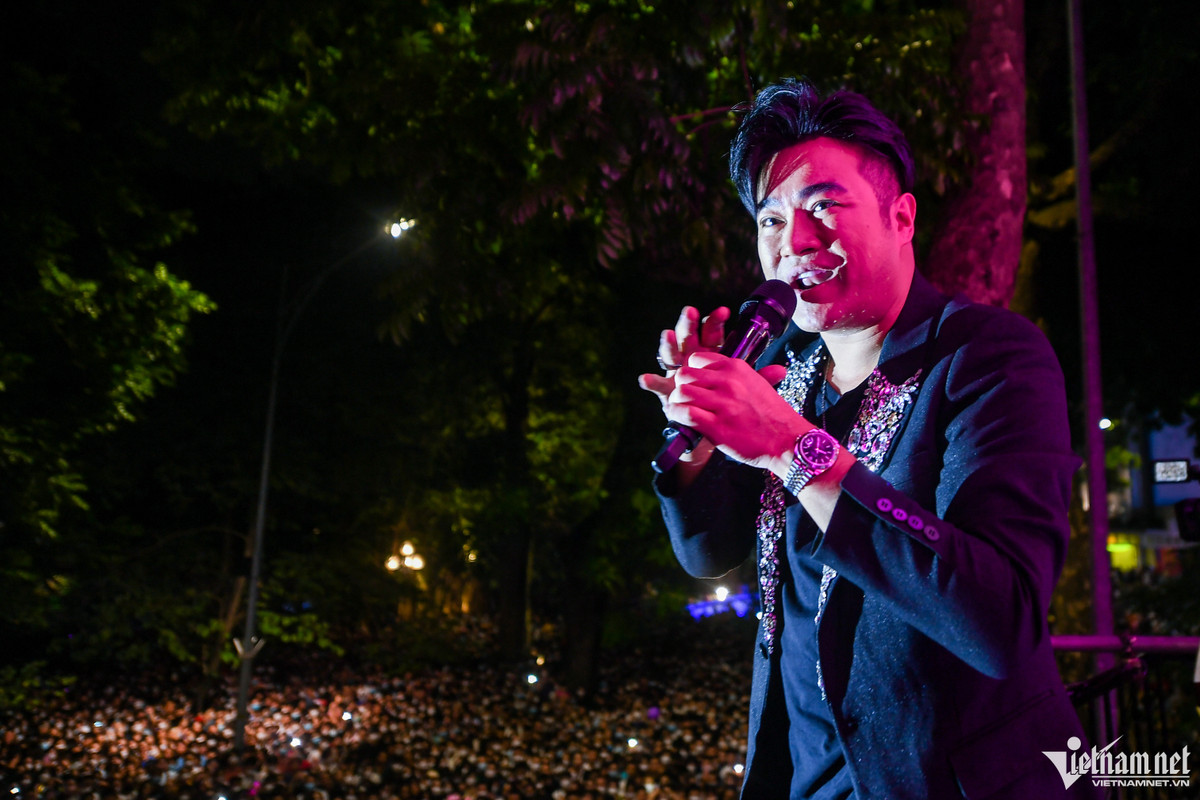 Ngoài ra, đêm nhạc còn có sự góp mặt của nhóm nhạc Oplus, Minh Quân, Đinh Ứng Phi Trường, Khang Việt, Minh Vương 4U. Mỗi ca sĩ đóng góp từ 2 đến 3 ca khúc. Sau khi được khán giả yêu cầu, họ không ngần ngại dành tặng thêm 1 đến 2 bài để đáp lại.