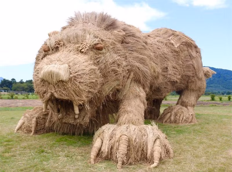 Chiêm ngưỡng những quái thú tuyệt đẹp làm từ rơm rạ ảnh 3