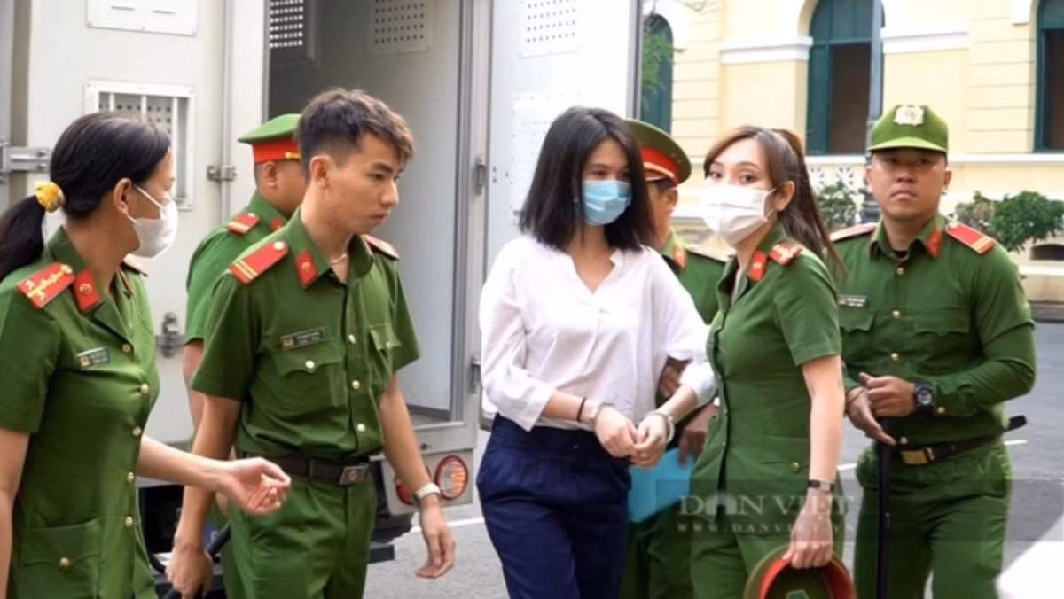 Ngoc Trinh bi phat tu: Bai hoc de khong ai “nhon” voi phap luat