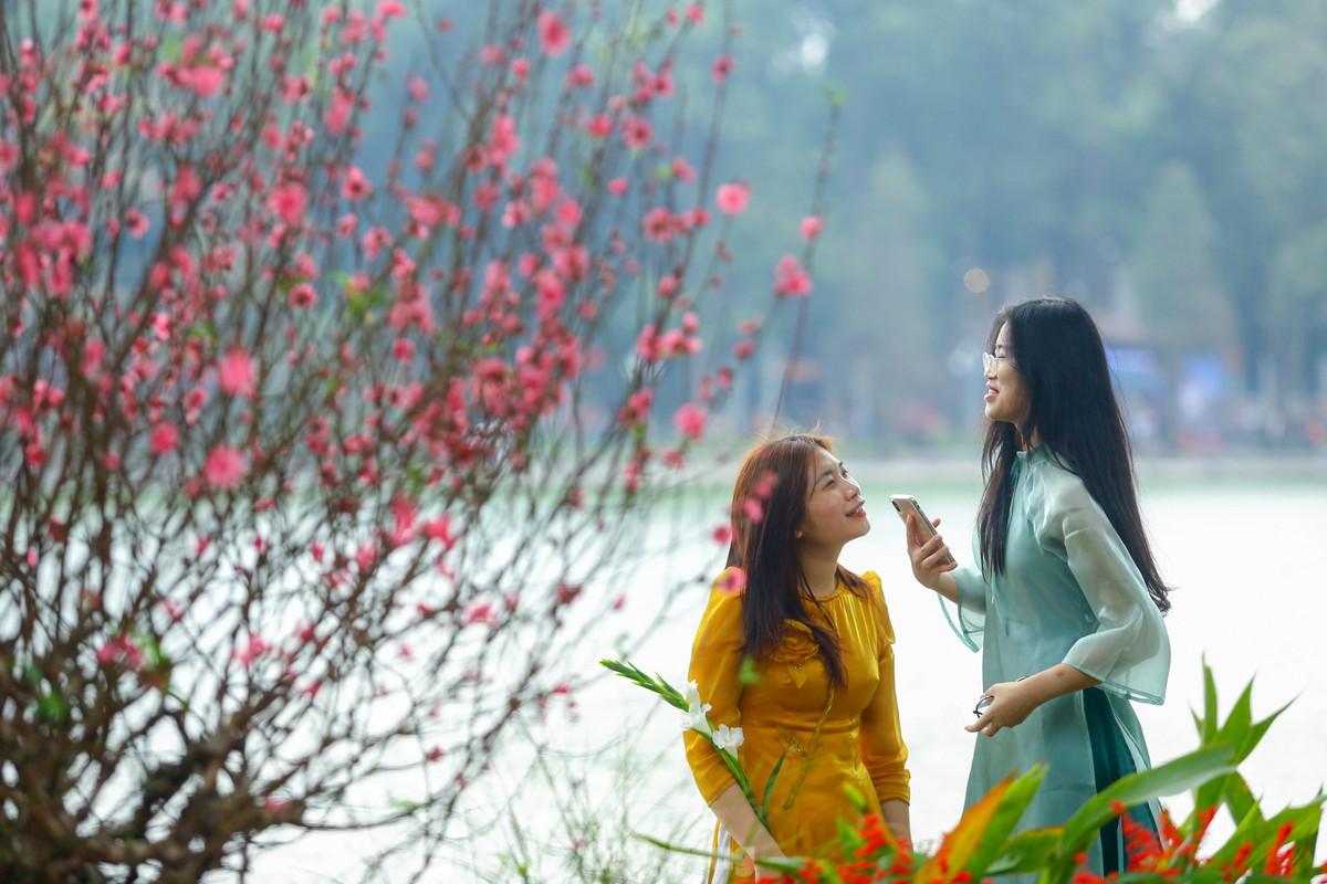 Ho Hoan Kiem ruc ro sac hoa xuan-Hinh-14