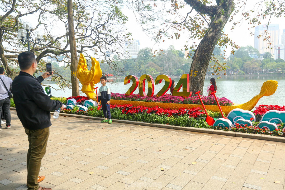 Ho Hoan Kiem ruc ro sac hoa xuan-Hinh-25