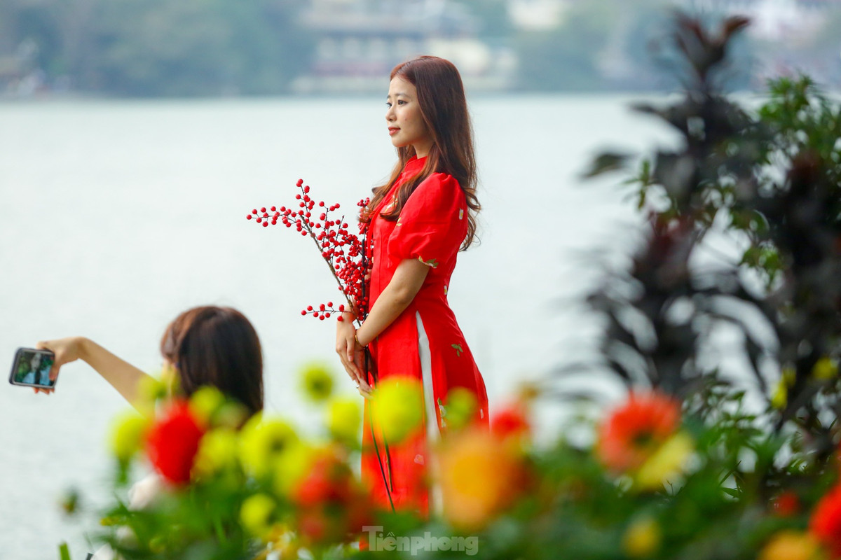 Ho Hoan Kiem ruc ro sac hoa xuan-Hinh-21