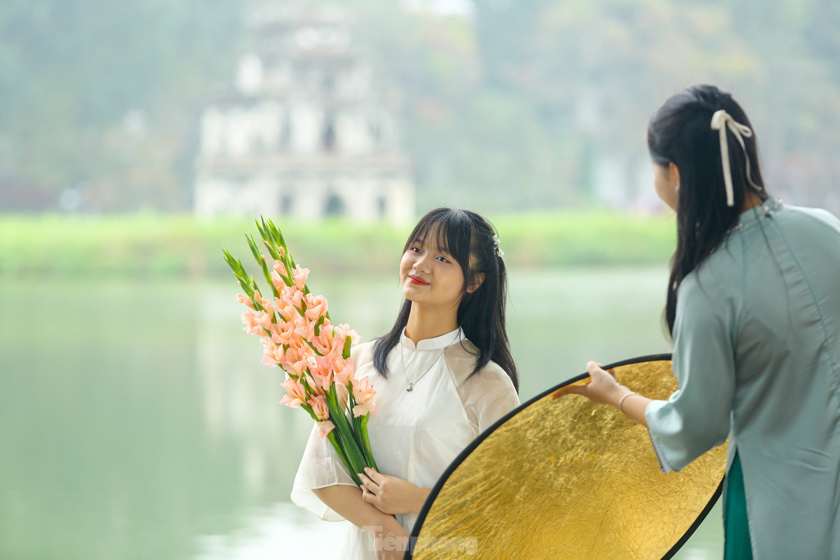 Ho Hoan Kiem ruc ro sac hoa xuan-Hinh-22