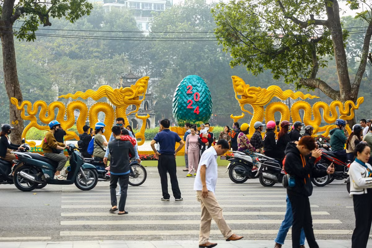 Ho Hoan Kiem ruc ro sac hoa xuan-Hinh-24