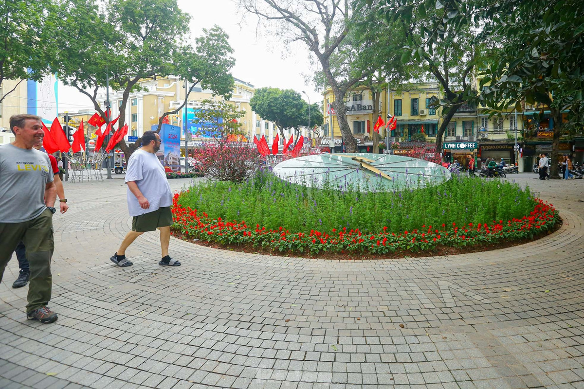 Ho Hoan Kiem ruc ro sac hoa xuan-Hinh-28