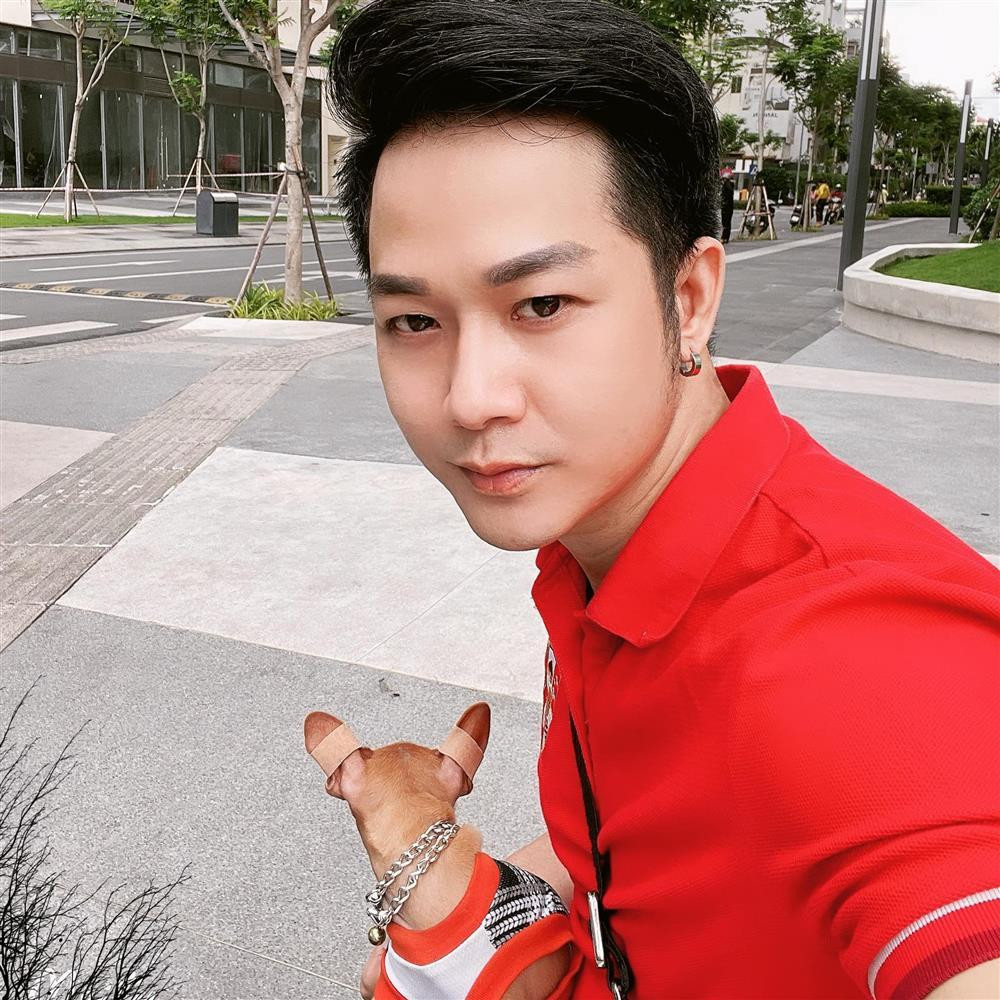 Quach Tuan Du u o khong noi duoc, suyt dot quy tren may bay-Hinh-4