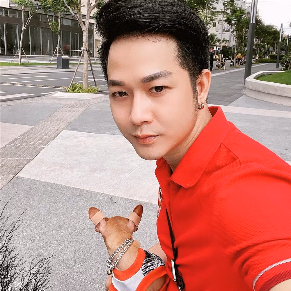 Quach Tuan Du u o khong noi duoc, suyt dot quy tren may bay-Hinh-4