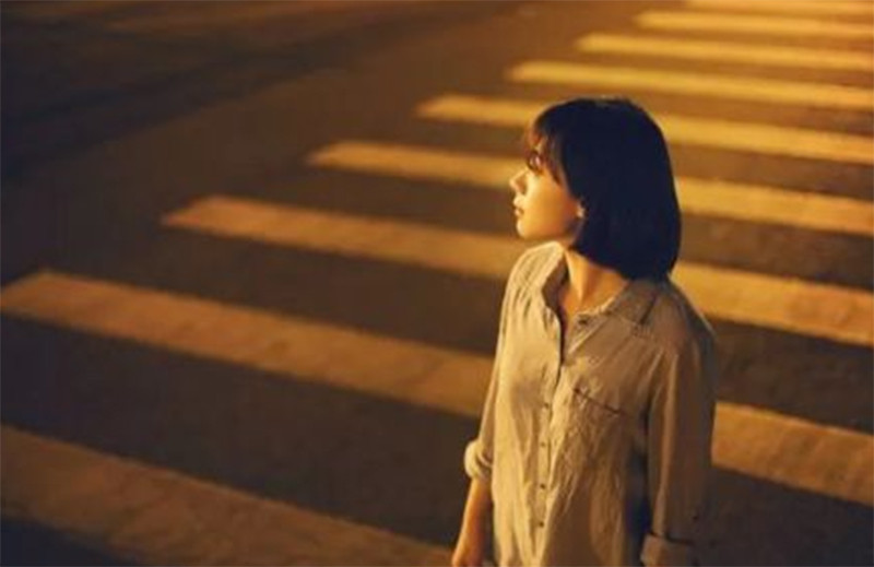 Khi Trung Quốc rộ lên các nền tảng video ngắn, Viện Viện đem các sản phẩm của mình chuyển thành video ngắn. Cô kiếm được nhiều tiền hơn đồng thời còn có 2 triệu người hâm mộ.