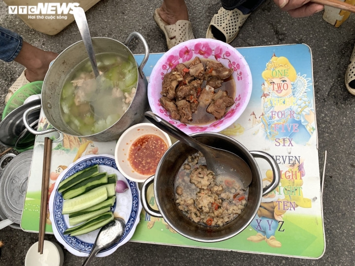 Xe hang tac tai cua khau Lang Son: Tai xe va vat, khong the ve an Tet-Hinh-9