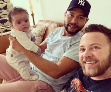 Ong bo LGBT mang thai bi ky thi, khi sinh nhin dua tre thich me-Hinh-5