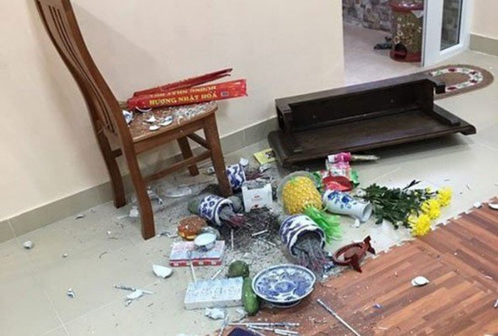 Đổ lọ muối trong nhà, coi chừng tán tài, tiền bạc trôi sông - Hình 2 Do lo muoi trong nha, coi chung tan tai, tien bac troi song-Hinh-2